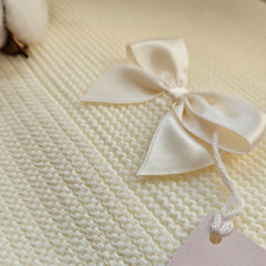 Couverture avec lacets perle