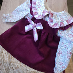 Ensemble robe bordeaux et chemise à fleur